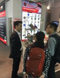 Unser chinesischer Vertriebspartner Herr Zhang Wen Ke im Gespräch mit Kunden
